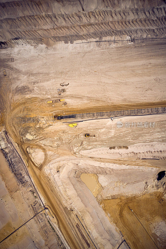 大型露天煤矿的无人机鸟瞰图