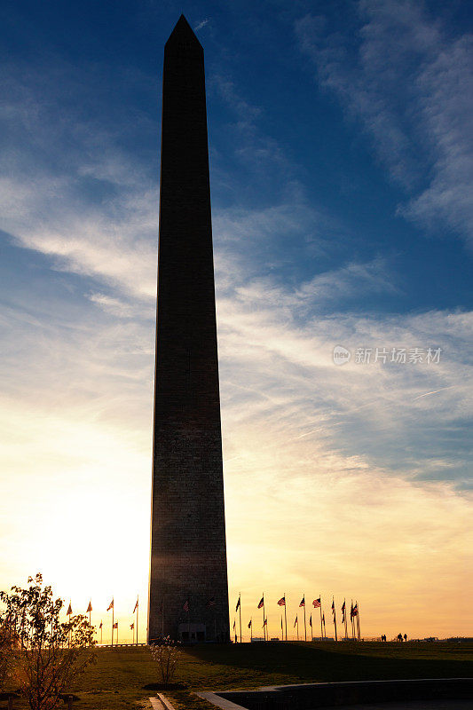 华盛顿纪念碑背光剪影，华盛顿特区，美国。