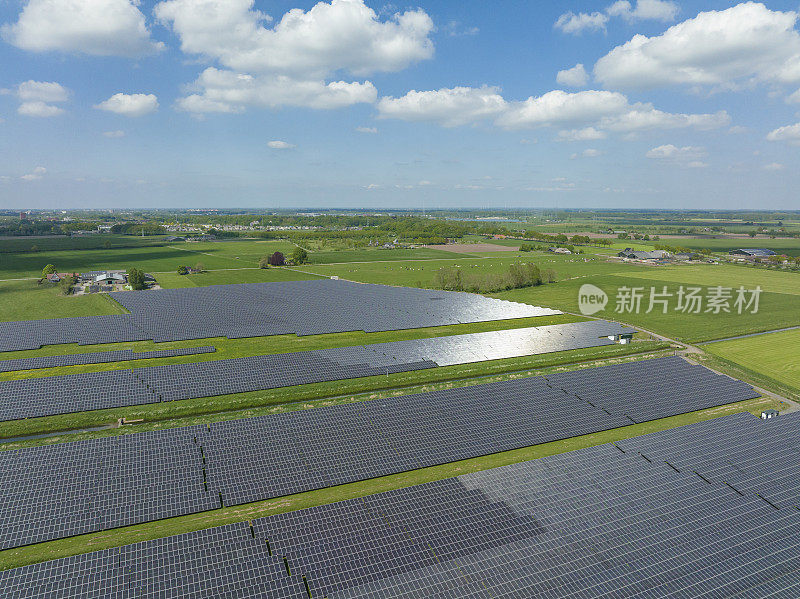 太阳能农场生产清洁可再生电力的鸟瞰图