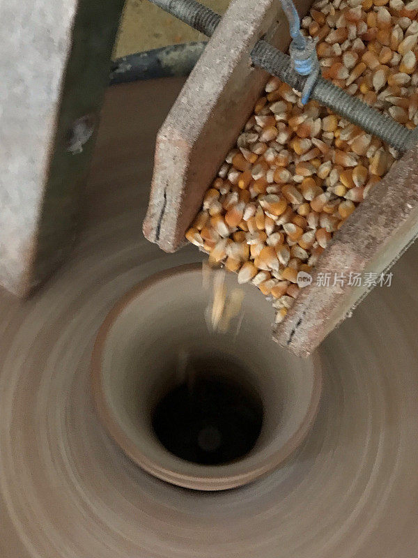 POV-传统的石头玉米磨床