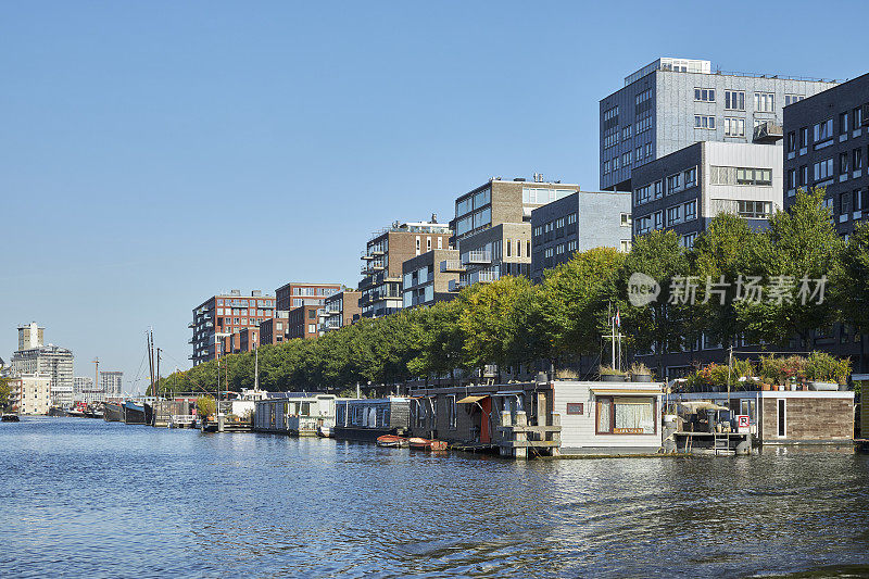 阿姆斯特丹韦斯特多克的现代建筑和船屋