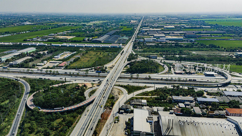 大型公路立交鸟瞰图。