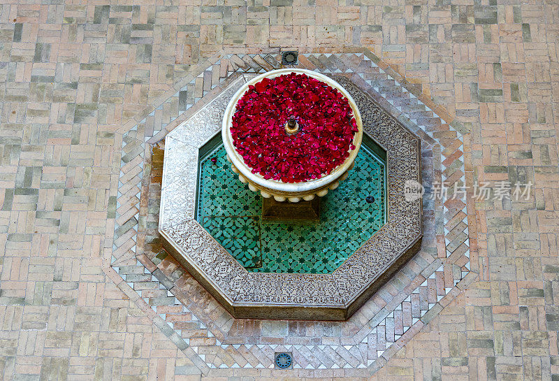摩洛哥马拉喀什的玫瑰花瓣喷泉