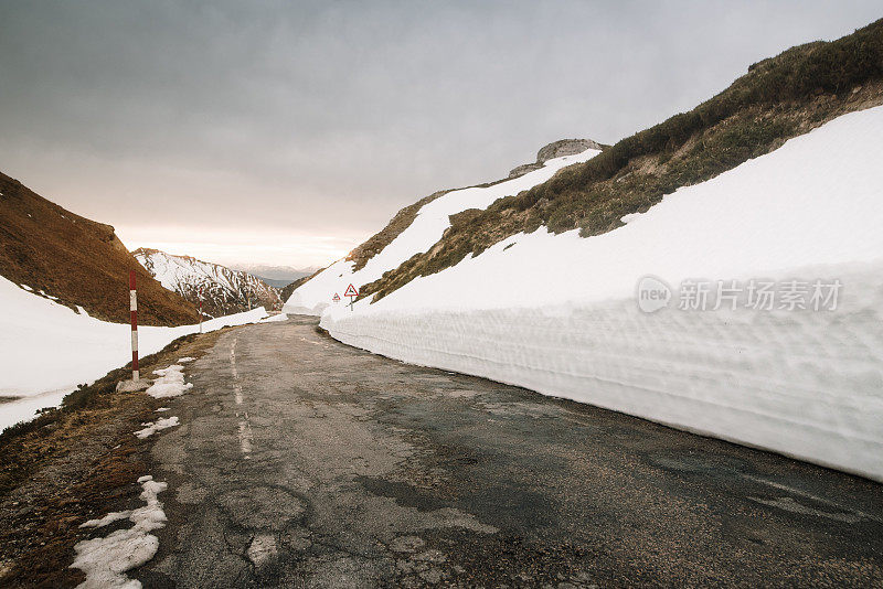 山口路有雪