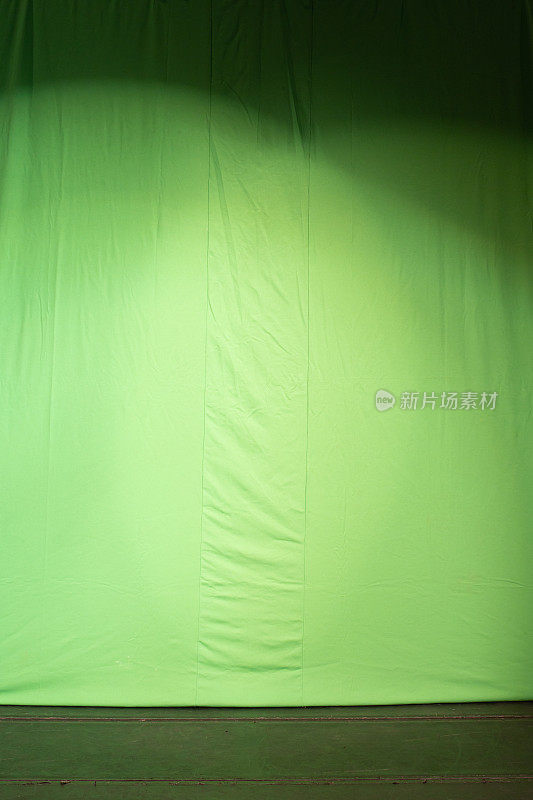 舞台上的绿幕织物背景