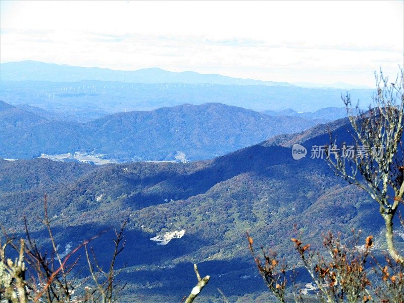 日本的蓝山。筑波山全景。