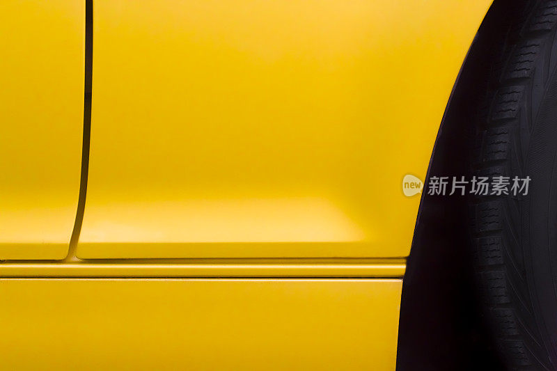 细节上的现代跑车在亮黄色