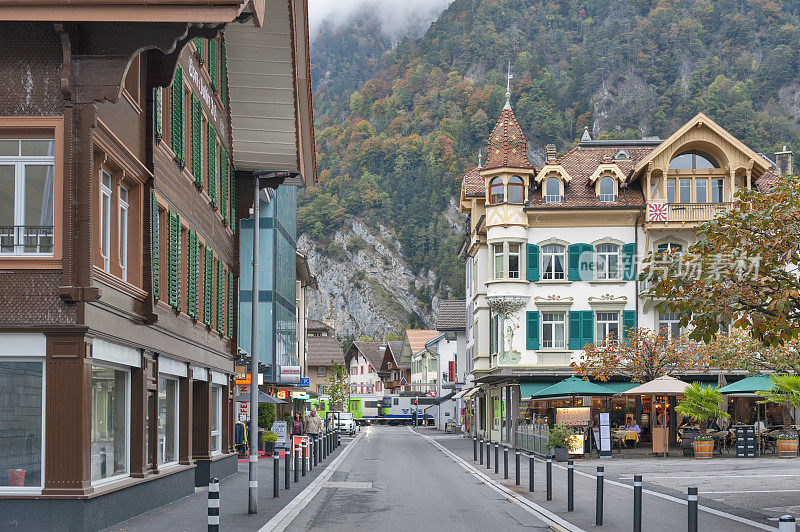 古老的欧洲建筑位于因特拉肯市中心，是瑞士著名的旅游胜地