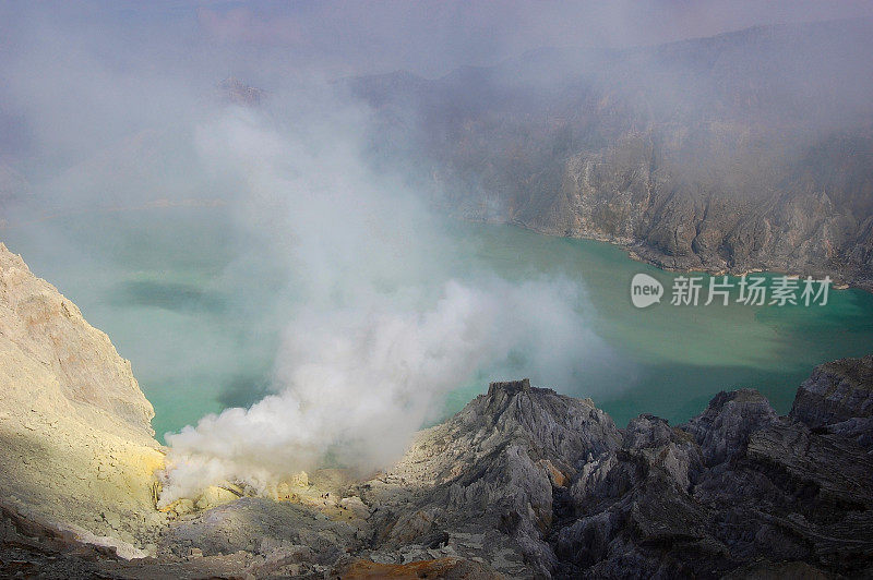 印度尼西亚伊珍火山火山口