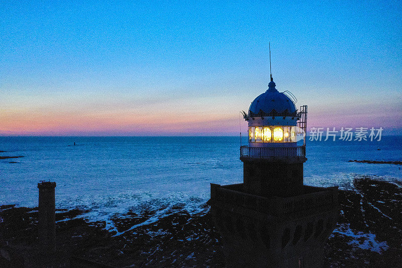 彭马克法国夜晚的埃克穆尔灯塔