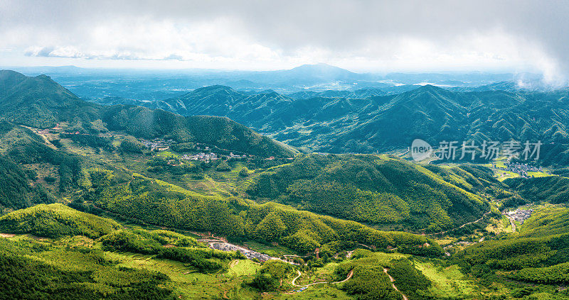 风力发电大面积分布在山区