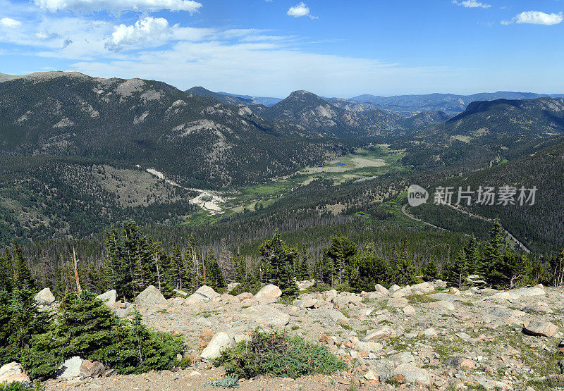 位于落基山脉的肥沃山谷