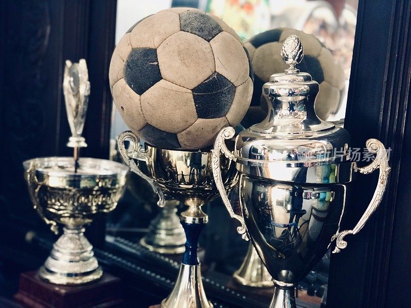 奖杯和足球运动奖杯