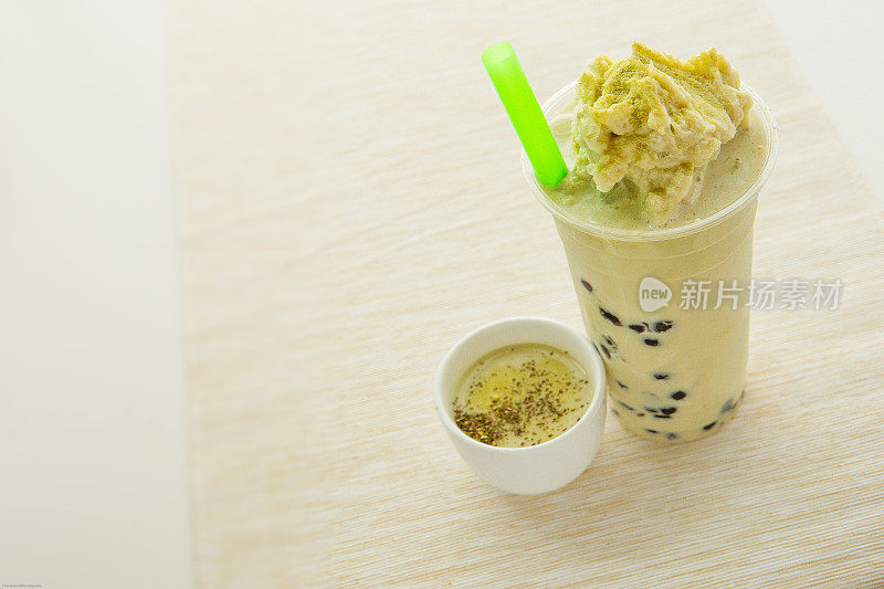 绿茶泡沫茶饮料