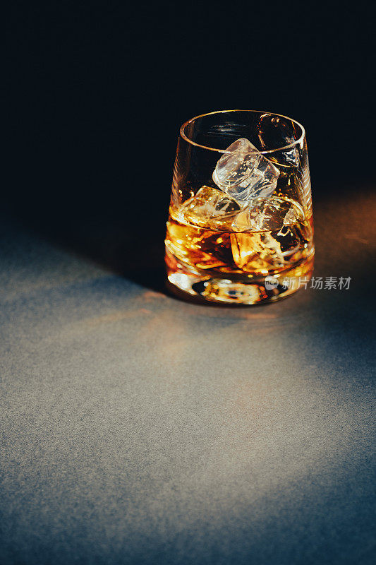 威士忌加冰