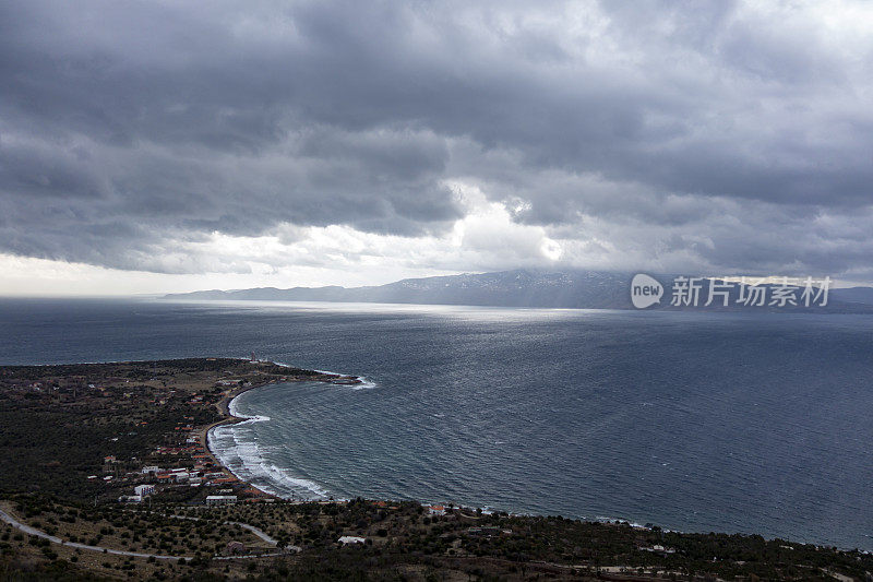 爱琴海米蒂利尼岛的全景