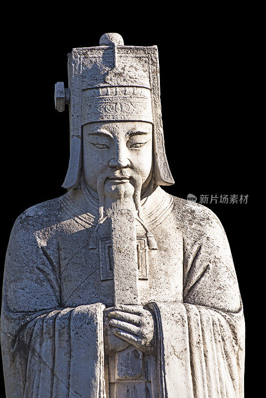 北京十三陵神道文官石像。
