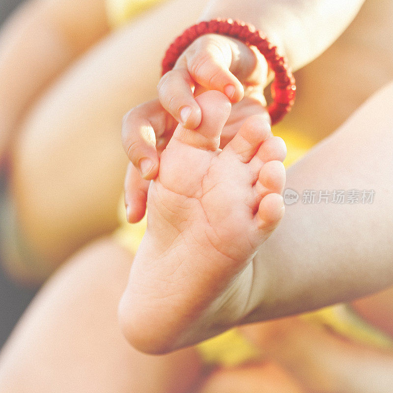 婴儿的脚和手