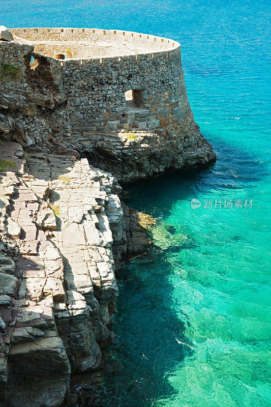 蓝礁湖的古希腊要塞
