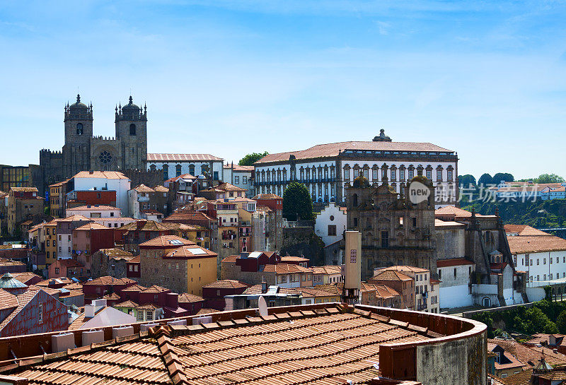 葡萄牙波尔图大教堂的屋顶