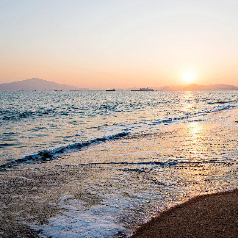 海滩日落时