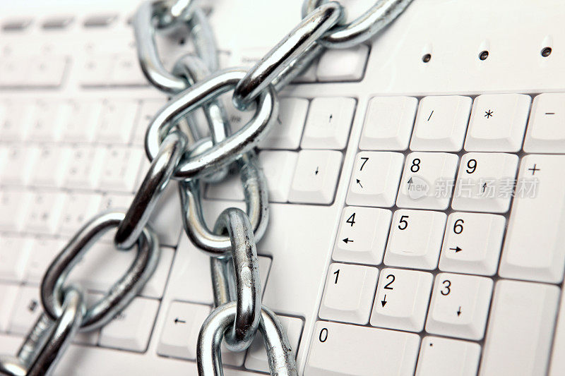 数据安全:锁链保护电脑键盘