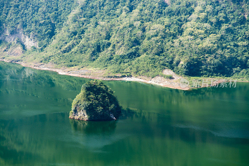 菲律宾塔尔火山湖火山口