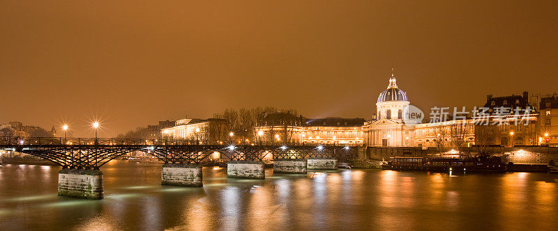 巴黎艺术桥之夜
