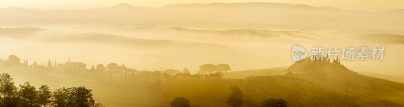 托斯卡纳风景的全景与晨雾