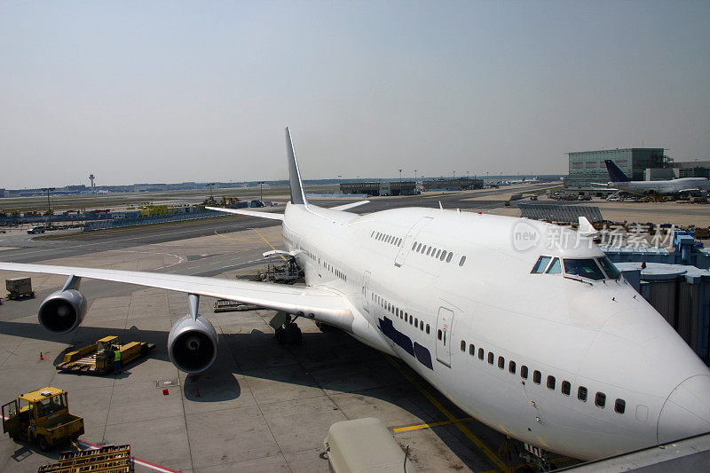 波音747停在门口