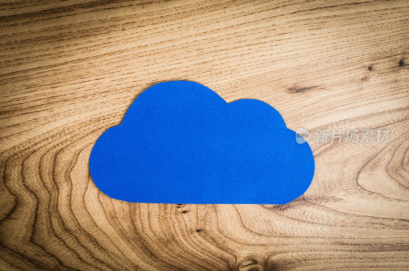 蓝纸云木背景-云计算概念