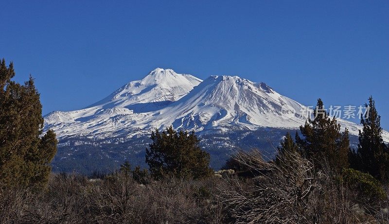 沙斯塔山蓝冰