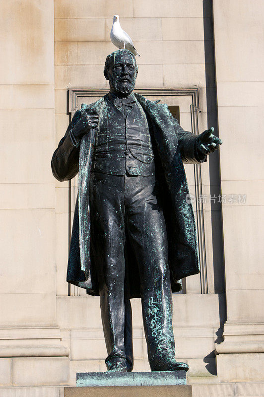 阿瑟·鲍尔·福特伍德爵士雕像，利物浦