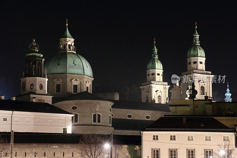 萨尔茨堡大教堂的夜晚