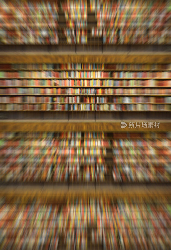 变焦模糊图书馆书架离焦，背景
