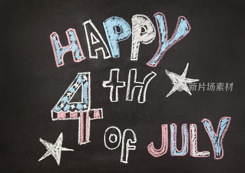 黑板上写着7月4日独立日的字样