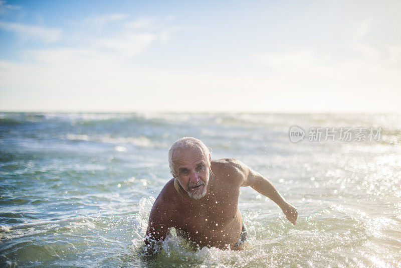 大海里的帅老头