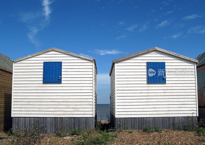 两个海滩小屋