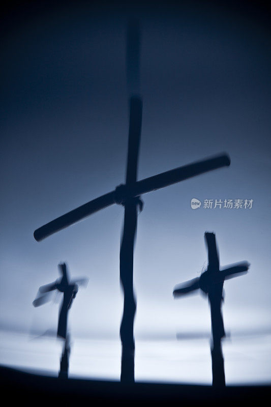 三个十字架