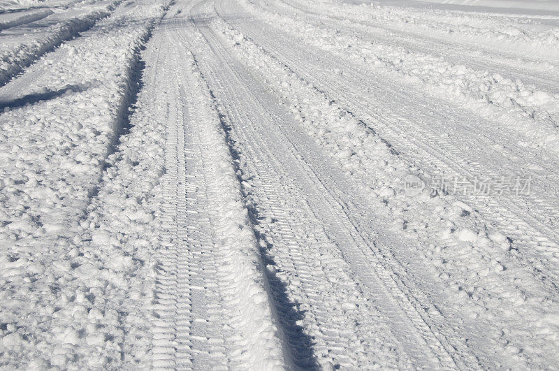 积雪道路