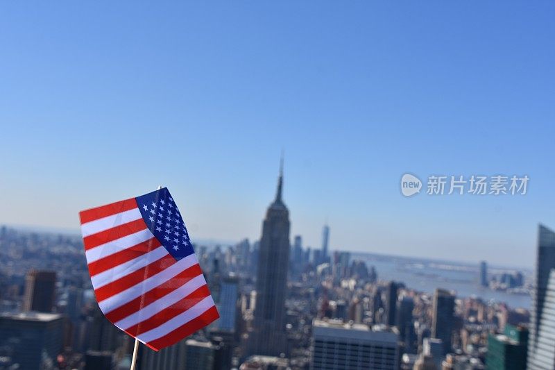 帝国大厦背景下的美国国旗