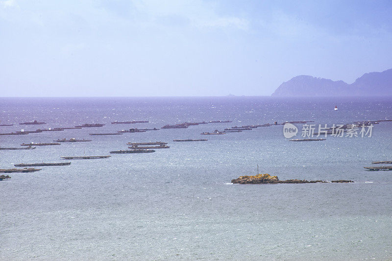 维戈岛的贝塔斯岛，背景是西群岛。