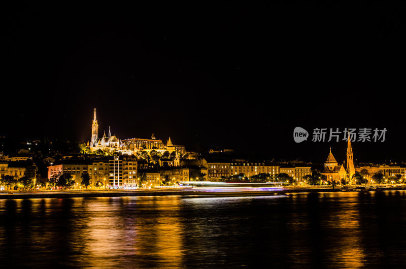 布达佩斯马提亚教堂的夜景