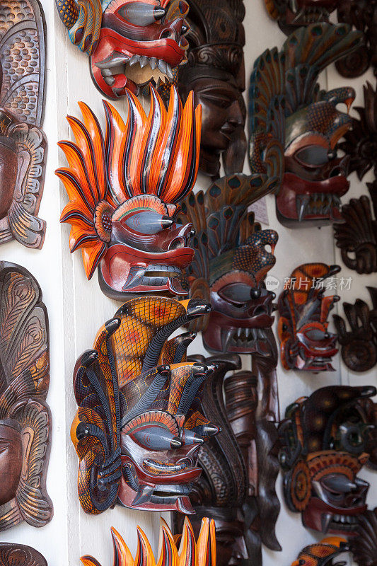 Hikkaduwa街头商店的传统恶魔面具