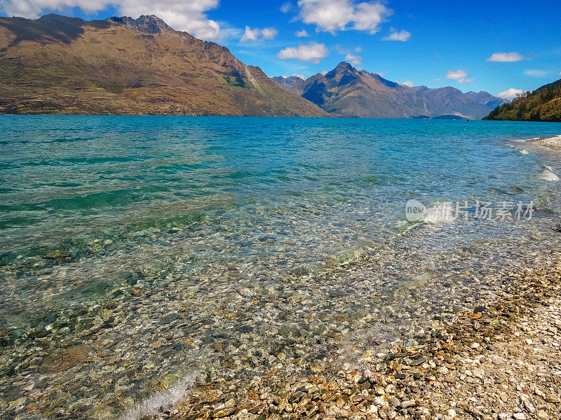 新西兰南岛的瓦卡蒂普湖