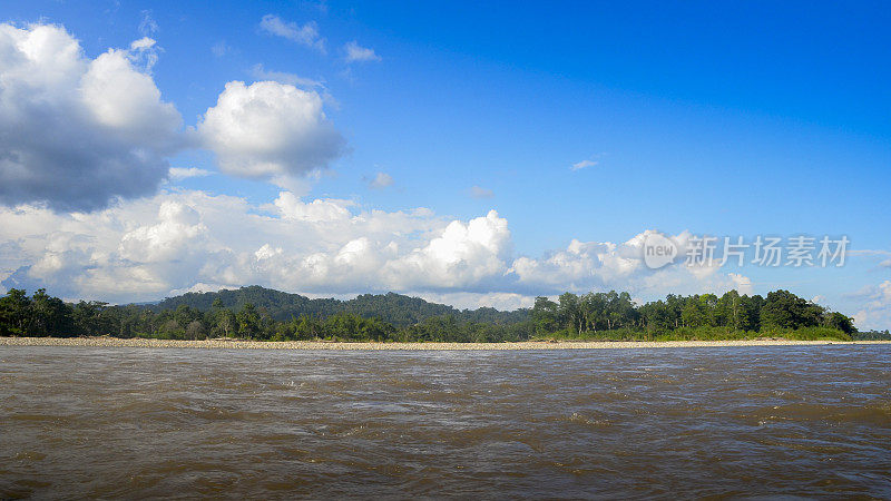 纳波河在亚马逊雨林厄瓜多尔部分的全景图