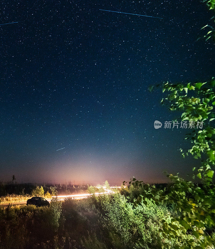 英仙座流星雨，拍摄于农村地区