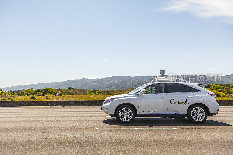 加州280号公路上的谷歌自动驾驶汽车