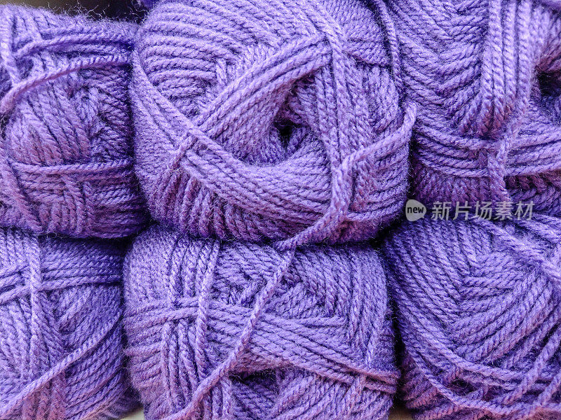 紫色羊毛球，用于编织和工艺