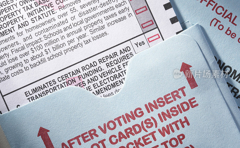 邮寄投票:指邮寄候选人和措施的缺席投票
